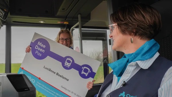 Wethouder gemeente Fryske Marren toont Meedoen Pas Wethouder gemeente Fryske Marren toont Meedoen Pas