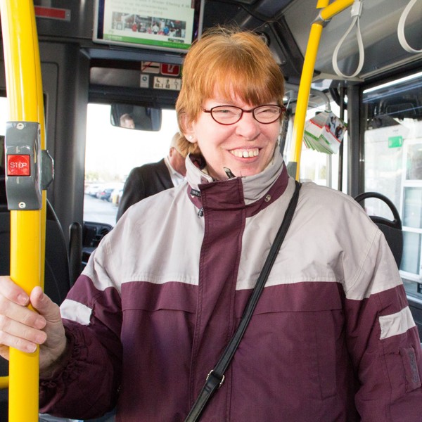 Medewerker sociale werkplaats in de bus van Arriva Medewerker sociale werkplaats in de bus van Arriva