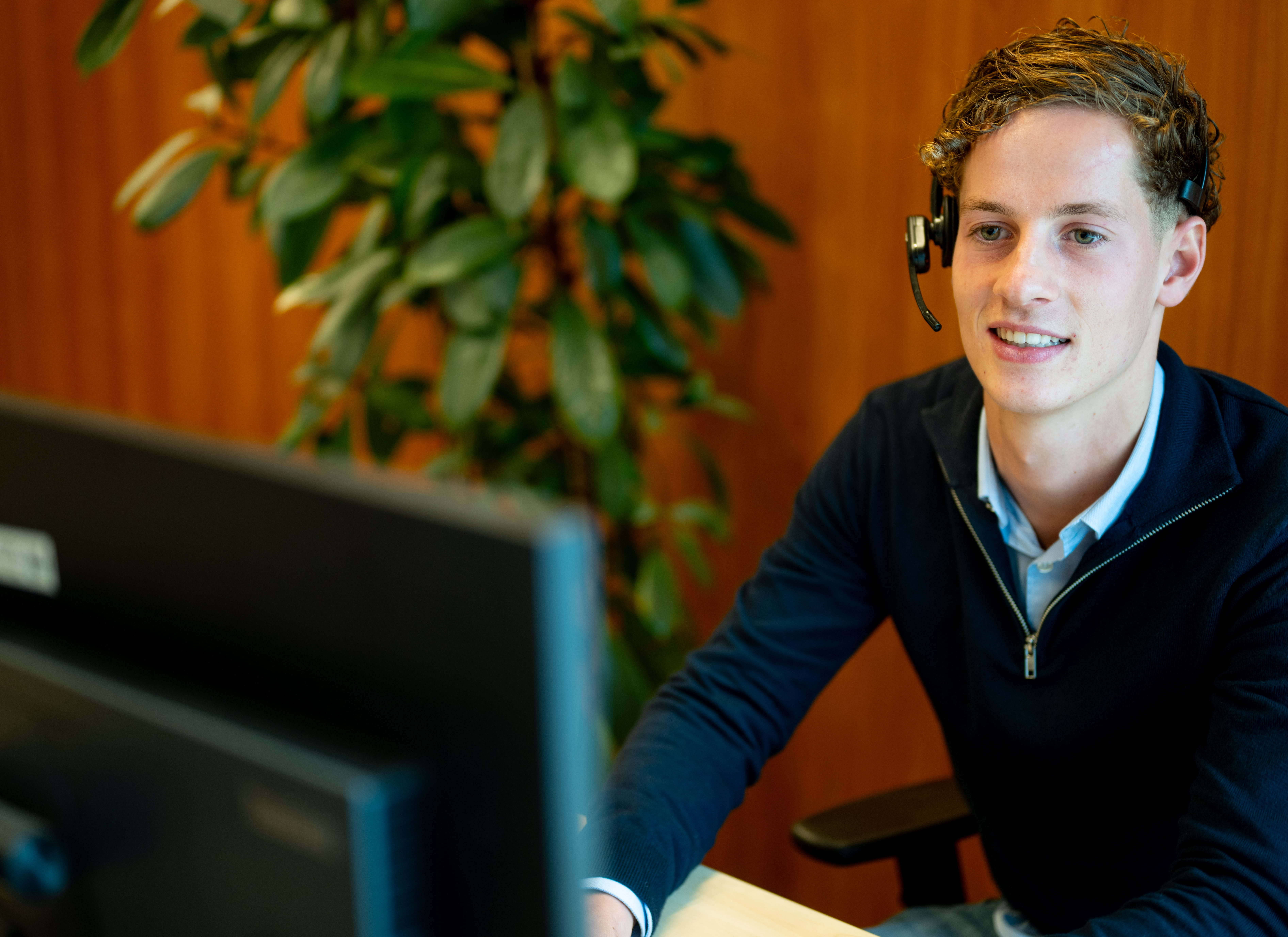 Medewerker klantenservice aan het werk